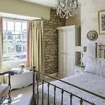 Lord Poulett Arms 3*