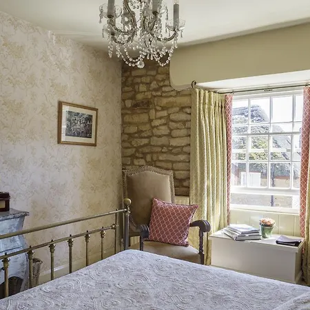 بيت ريفي Lord Poulett Arms