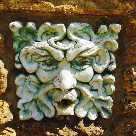 여관 Lord Poulett Arms