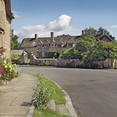 Lord Poulett Arms