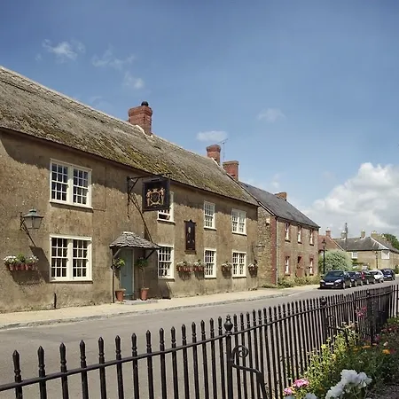 Lord Poulett Arms 3*