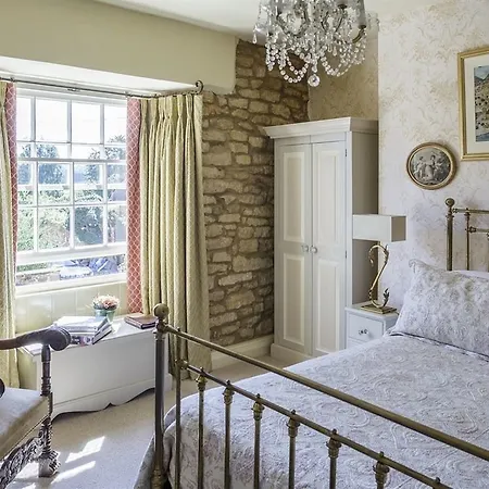 Lord Poulett Arms 3*