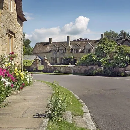 Lord Poulett Arms Inn 3*