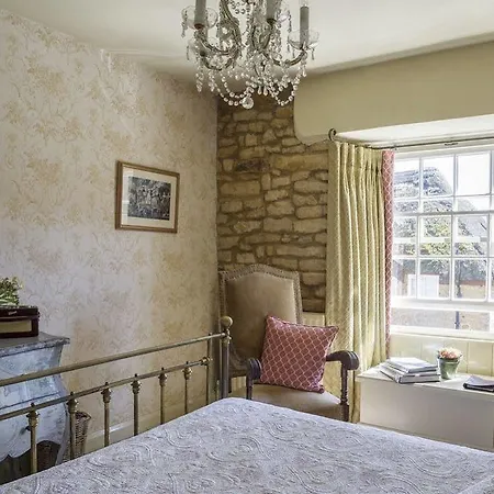 بيت ريفي Lord Poulett Arms بريستول