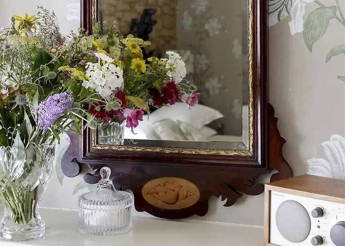 Lord Poulett Arms 3* Bristol