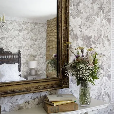 Lord Poulett Arms 3*