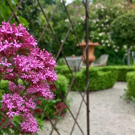 Lord Poulett Arms 3* Bristol